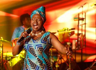 1Angelique-Kidjo-325x238