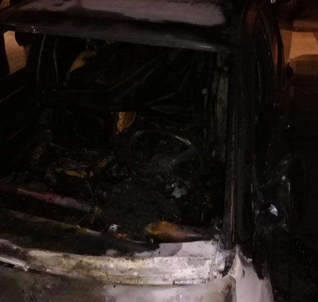 auto-a-fuoco-via-cavour-porto-recanati