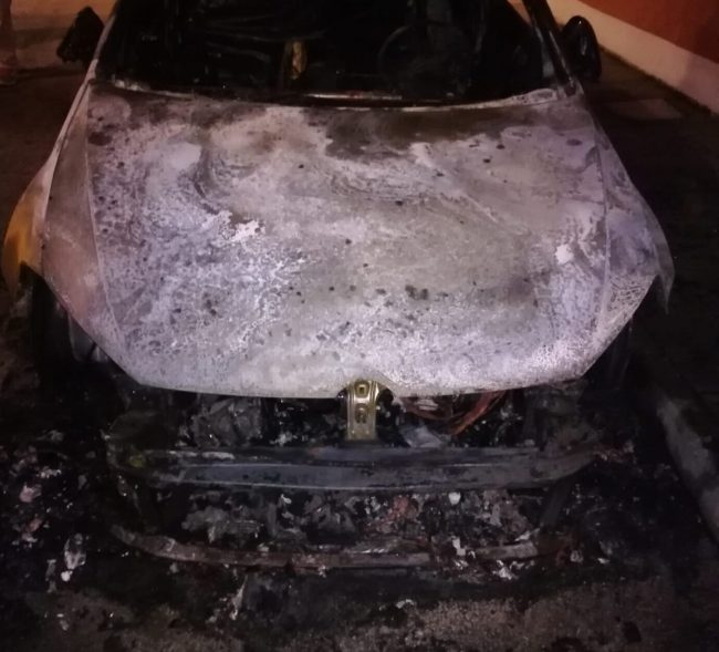 auto-a-fuoco-via-cavour-porto-recanati2-650x589