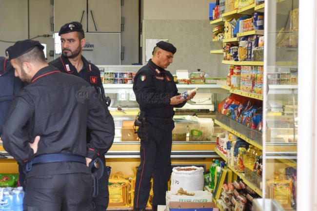 blitz-carabinieri-hotel-house-porto-recanati-FDM-4-650x433