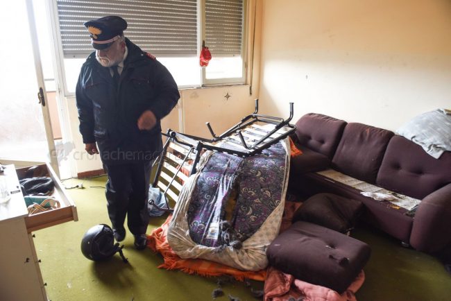 blitz-carabinieri-hotel-house-porto-recanati-FDM-5-650x434