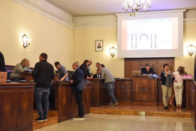 consiglio-comunale-maggio19-sala-consiliare-civitanova-FDM-1-650x434