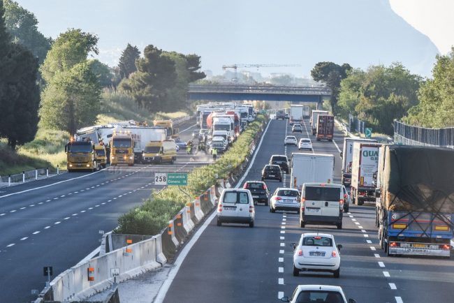 incindente-camion-autostrada-a14-eliambulanza-civitanova-FDM-1-650x434