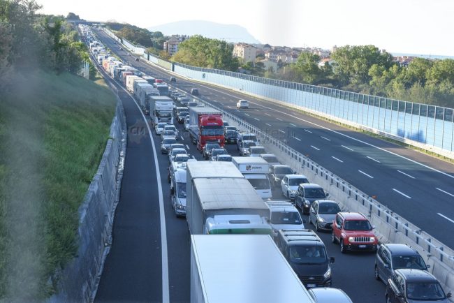incindente-camion-autostrada-a14-eliambulanza-civitanova-FDM-2-650x434