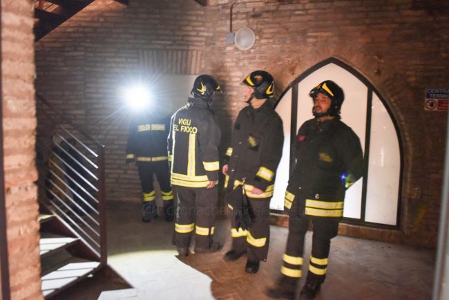 vdf-incendio-palazzo-potenza-picena-FDM-4-650x434