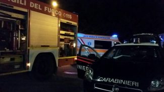carabinieri-vigili-del-fuoco-ambulanza-notte-1024x576-1-325x183