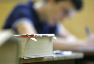 scuola_esame_maturita_2_lapresse_2016_thumb660x453-325x223