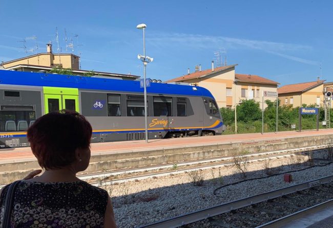 treno-treni-stazione-stazione-macerata-3-650x446