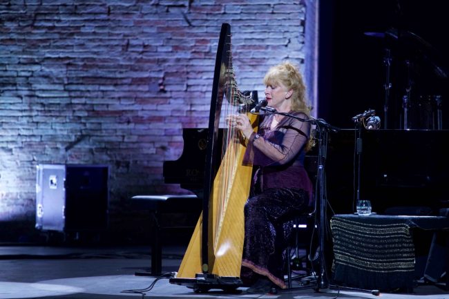 Loreena-McKennitt-6-650x433
