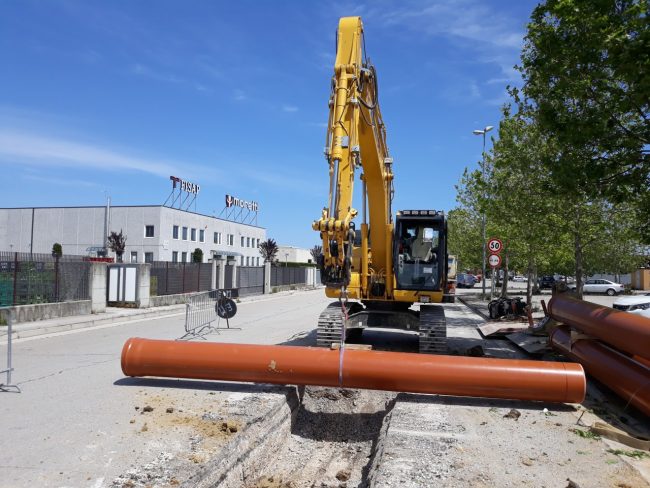 cantiere-lavori-civitanova-fognatura-fogne-4-650x488
