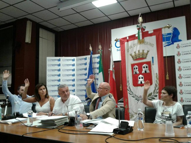consiglio-comunale-Camerino-1-650x488