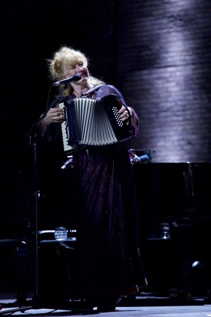 loreena-McKennitt-3-433x650