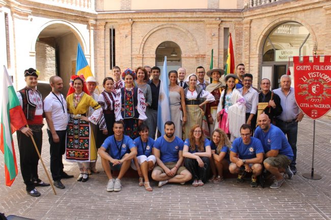 Gruppi-folk-in-comune-1-650x433