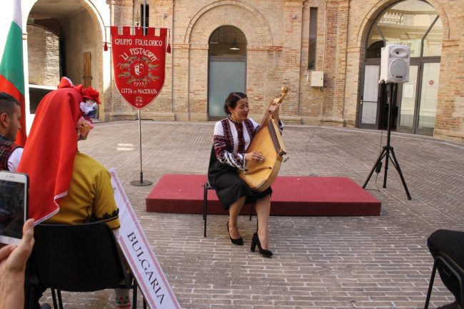 Gruppi-folk-in-comune-2-650x433