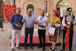 Gruppi-folk-in-comune-6-325x217