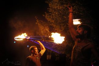 artisti-di-strada-in-una-delle-passate-edizioni-della-festa