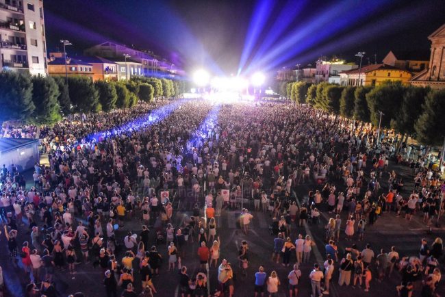 deejay-time-2019-piazza-xx-settembre-civitanova-FDM-19-650x434