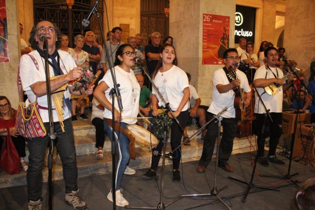 folclore-piazza-battisti-13g-650x433