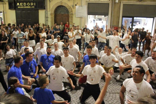 folclore-piazza-battisti-14-650x433