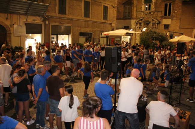 folclore-piazza-battisti-2-650x433