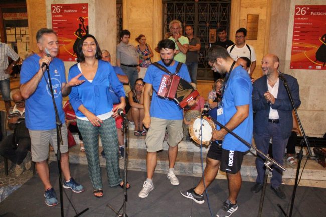 folclore-piazza-battisti-3-650x433