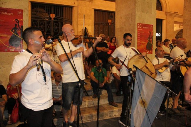 folclore-piazza-battisti-9-650x433