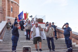 processione-in-mare-di-san-marone-civitanova-FDM-7-325x217