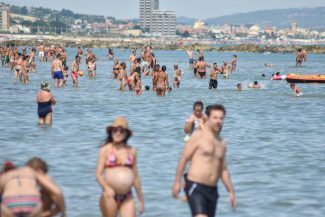 testine-spiaggia-il-veneziano-civitanova-FDM-7-325x217