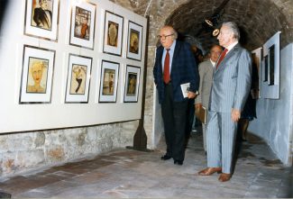 Federico-Fellini-in-visita-alla-Biennale-nel-1991-325x221