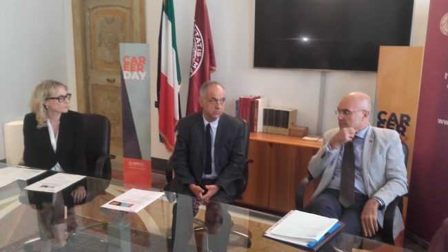 Pamela-Lattanzi-il-rettore-Adornato-e-Mauro-Giustozzi-2-650x366
