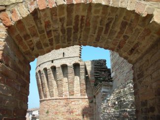 Rocca_di_Urbisaglia_torre_nord