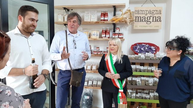 juri-piermattei-e-sindaco-2-650x366