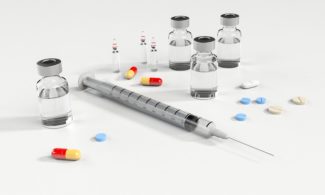 syringe-1884784_960_720-325x195