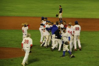 La-gioia-per-la-promozione-in-A1-baseball-macerata-325x217