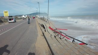 porto-recanati-mareggiata-5-325x182