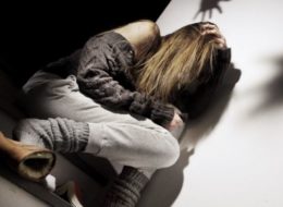 La moglie aspetta una bimba,  il marito voleva un maschio:  «Picchiata e minacciata di morte»