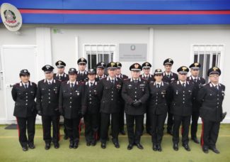 Gen-a-Visso-con-il-personale-del-Reparto-CC-Parco-Sibillini