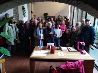 Visitatori-da-Ancona-alla-mostra-Il-Cuore-dellEuropa-nella-sezione-dellArchivio-di-Stato-di-Camerino