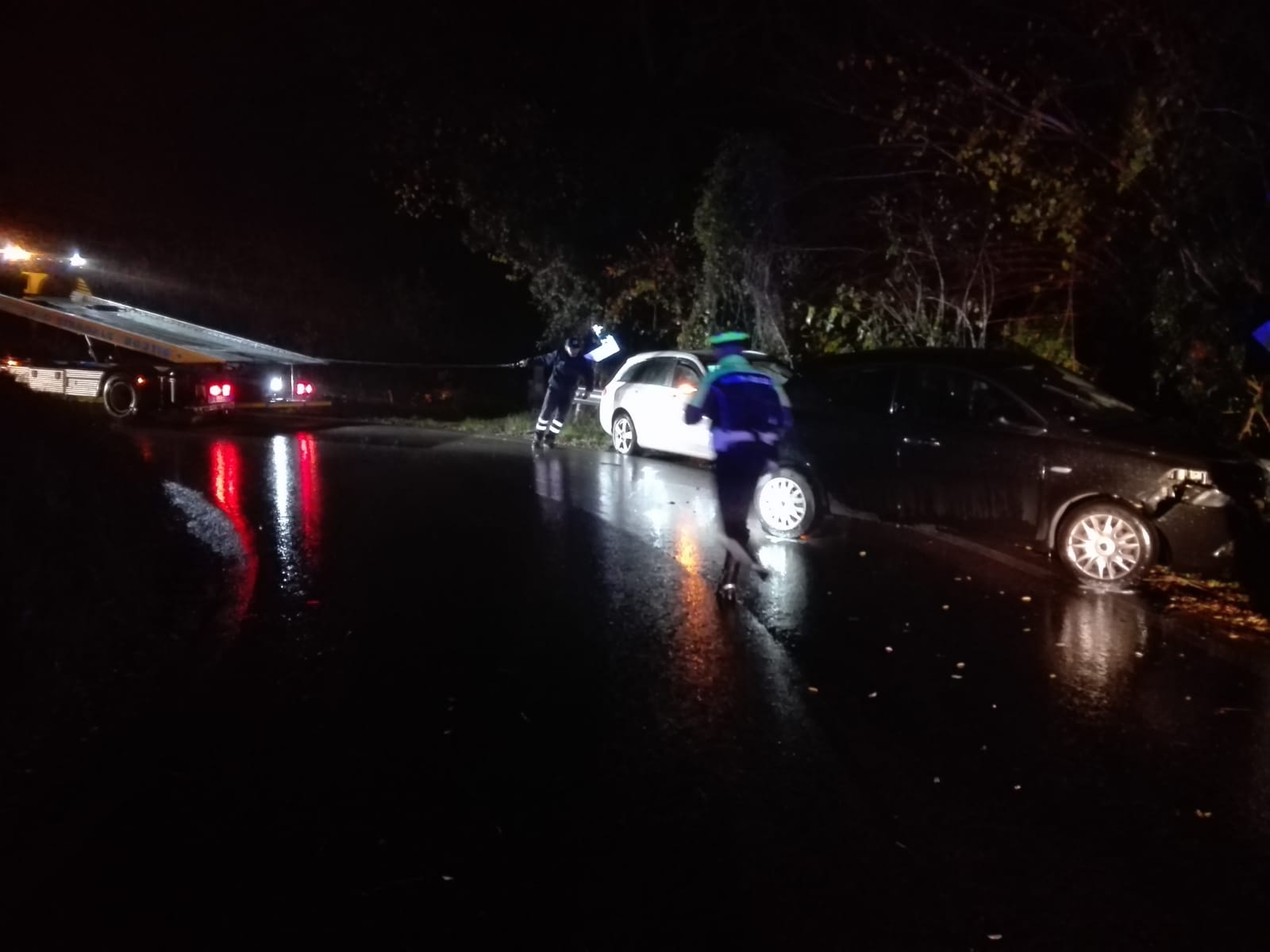 Scontro sotto la pioggia, due feriti e traffico in tilt | Cronache ...