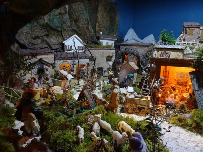 Rolando non si arrende: torna il presepe meccanizzato | Cronache Maceratesi