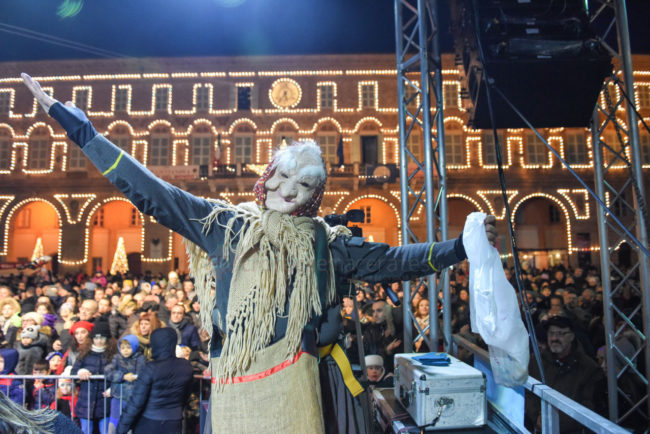 befana-piazza-xx-settembre-civitanova-FDM-11-650x434