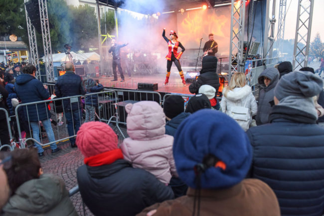 befana-piazza-xx-settembre-civitanova-FDM-2-650x434