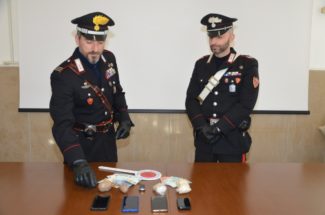 eroina-carabinieri-mezzo-chilo-sequestro