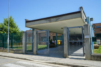 ingresso-scuola-elementare-mestica-istituto-comprensivo-via-tacito-civitanova-FDM-2-325x217