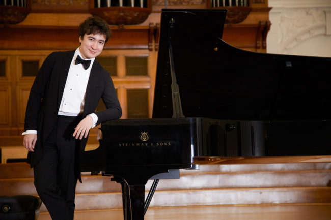 Samson-Tsoy-al-piano