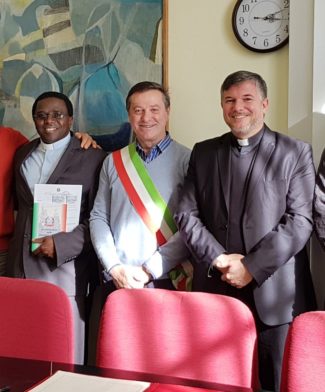 don_pasteur_cittadino_italiano_don_fabio_morresi-2-325x392