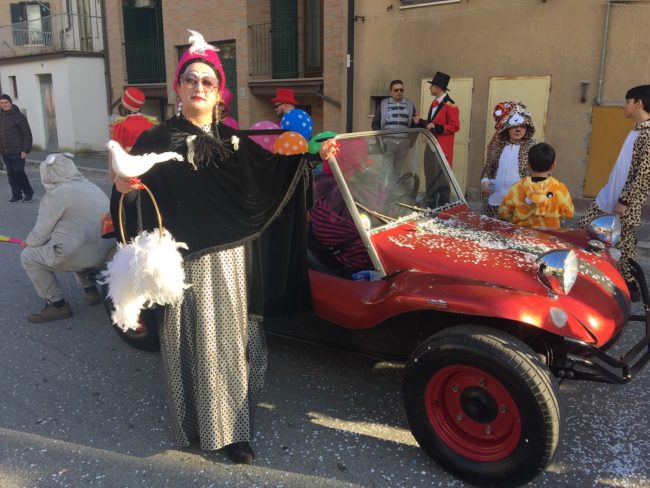 moira-orfei-circondiamoci-di-amici