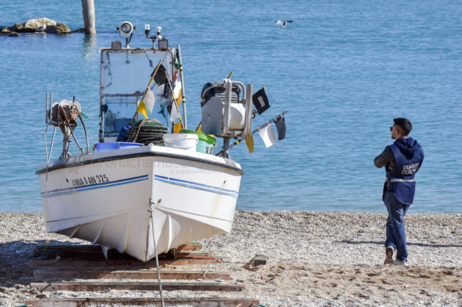 ricerche-disperso-in-mare-piccola-pesca-porto-recanati-FDM-2-650x433