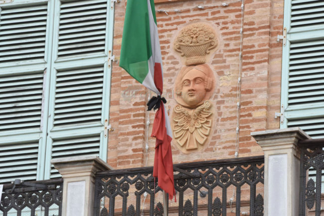 bandiere-a-mezzasta-ciarapica-comune-civitanova-FDM-3-650x433