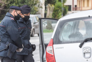 controlli-carabinieri-coronavirus-civitanova-FDM-3-325x217